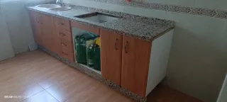 Muebles bajos cocina con encimera granito