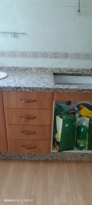 Muebles bajos cocina con encimera granito