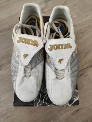Botas de Fútbol Joma Efecto Plata y Blanco