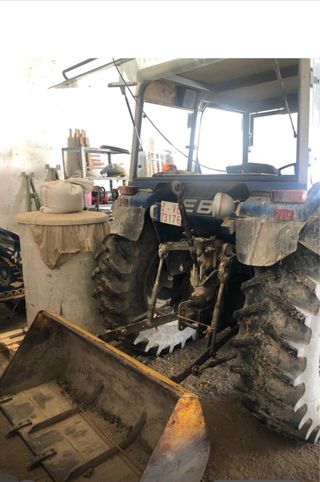 Tractor con pala Tenias 6070