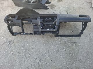 Paragolpes, salpicadero y consola central