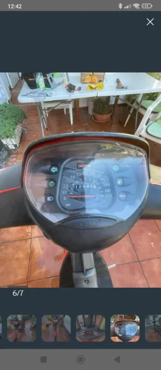 Moto derbi revolution Scooter Roja y Negra