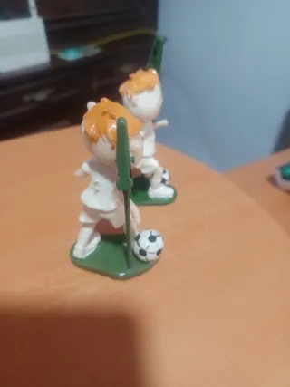 Figuras futbolistas pisapapeles