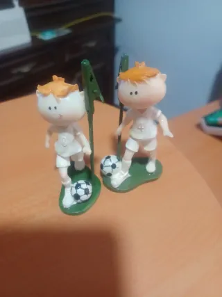 Figuras futbolistas pisapapeles