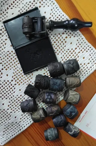 Rodillo de impresión,16 sellos i caja de tinta.