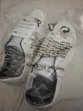 Zapatillas de deporte en color blancas