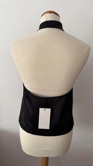 Top halter negro satinado