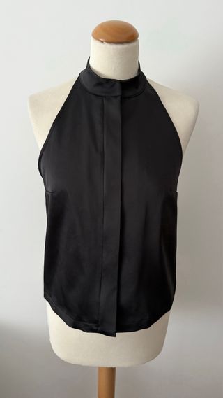 Top halter negro satinado