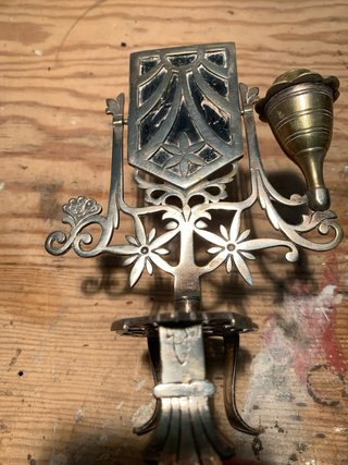 Tocador antiguo con candelero