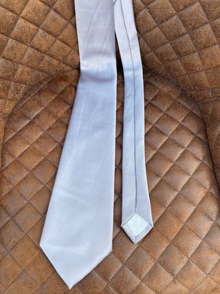 Corbata gris lisa satinada