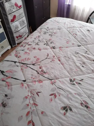 Edredón y cortinas dormitorio floral