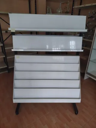 Estantería expositora libros revistas