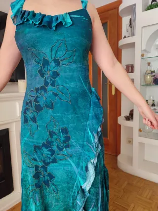 Vestido fiesta. Peso : 50 / 52 Kg . Regalo fular.