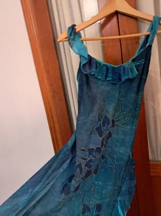 Vestido fiesta. Peso : 50 / 52 Kg . Regalo fular.