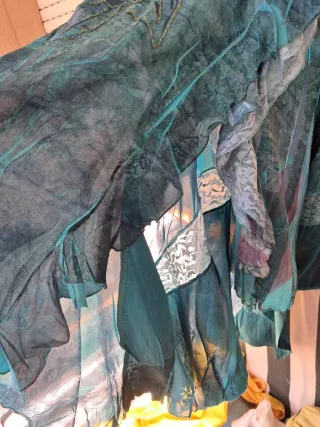 Vestido fiesta. Peso : 50 / 52 Kg . Regalo fular.