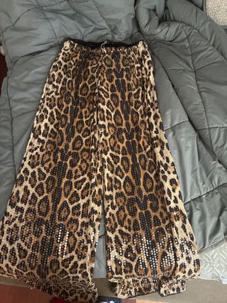 Pantalón campana estampado leopardo New Yorker