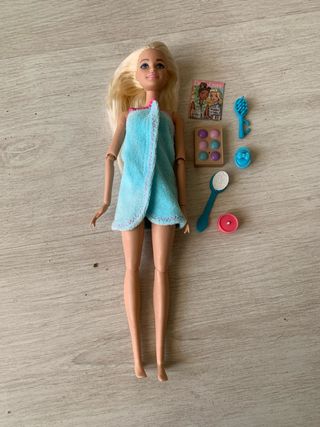 Muñeca Barbie con accesorios de spa