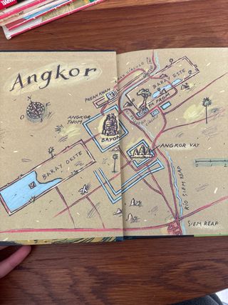 Intriga en Angkor (Los investigadores del arte/...