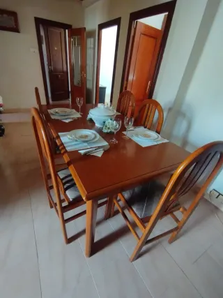 Mesa de comedor de madera