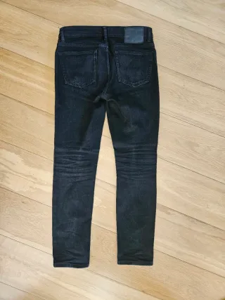 Pantalón vaquero negro Mango