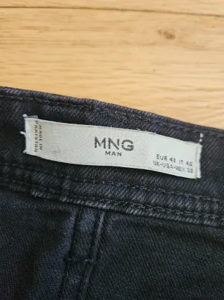 Pantalón vaquero negro Mango