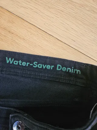 Pantalón vaquero negro Mango