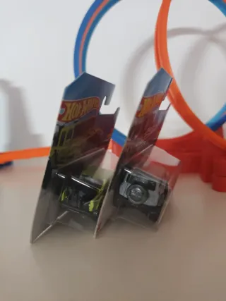 2x Hot Wheels 4x4 Jeep Gladiator e Ford Bronco