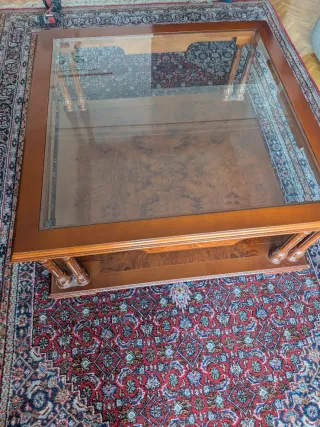 Mesa de centro de caoba con tapa de cristal