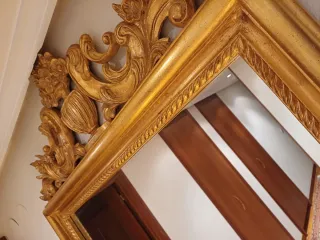 Consola de Mármol y Metal Dorada