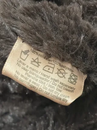 Cuello de mujer marrón y naranja