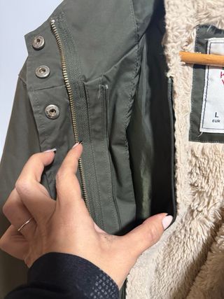 2 chaquetas verde y la negra de cuero 100%puro