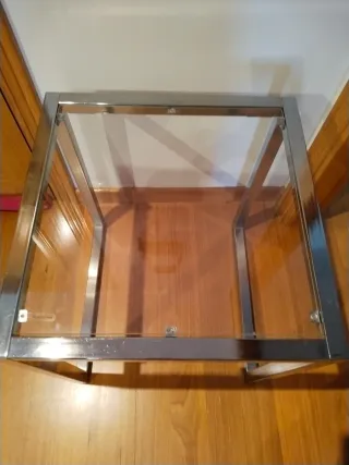 Mesa auxiliar cristal y metal