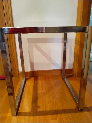 Mesa auxiliar cristal y metal