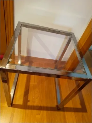Mesa auxiliar cristal y metal