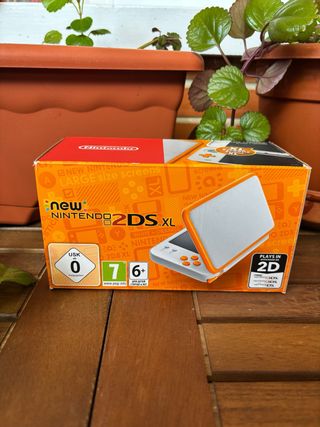 Nintendo 2DS XL con scatola e caricatore