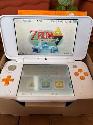 Nintendo 2DS XL con scatola e caricatore