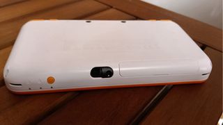 Nintendo 2DS XL con scatola e caricatore