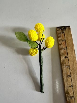 Piccola mimosa decorativa in vetro