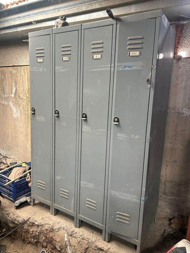 Taquillero metálico gris