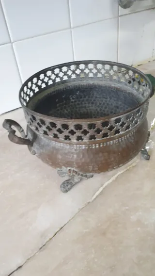 Vaso de latão antigo com 40 anos