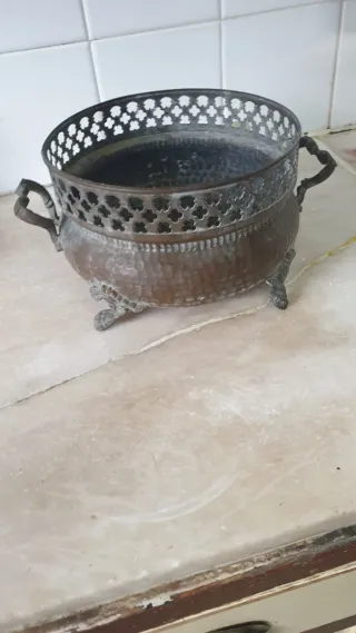 Vaso de latão antigo com 40 anos