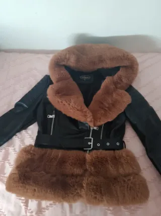 Chaqueta Piel Sintética Negra con Borrego Marrón