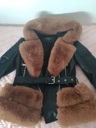 Chaqueta Piel Sintética Negra con Borrego Marrón