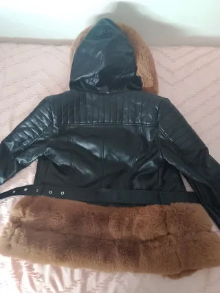 Chaqueta Piel Sintética Negra con Borrego Marrón