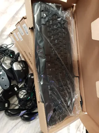 Lote 6 Teclados Logitech + 12 Ratones Usados