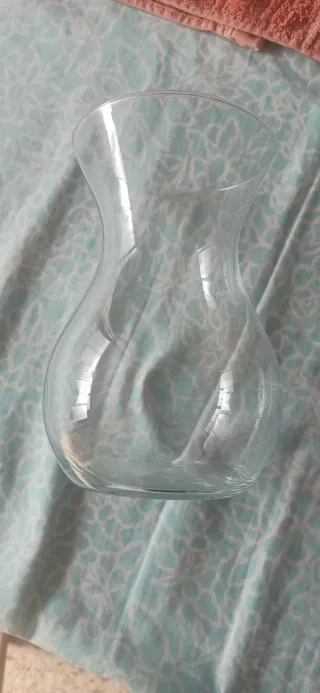 Jarrón de cristal transparente