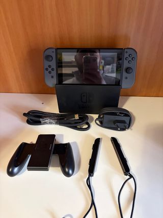 Nintendo Switch Console + Accessori