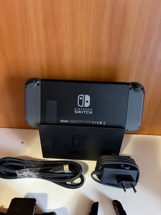 Nintendo Switch Console + Accessori