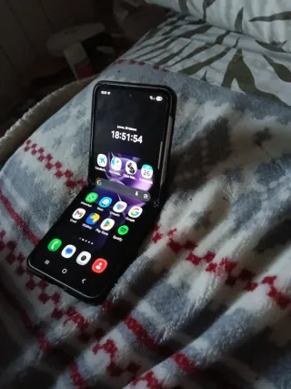 Samsung Z Flip 3 beige e Nero come nuovo