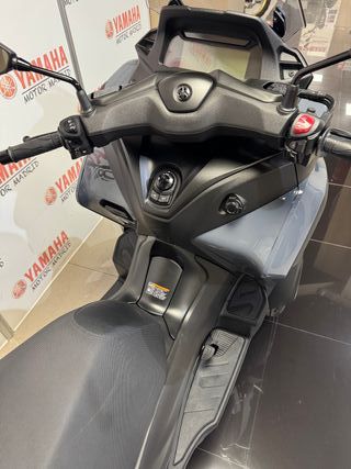 YAMAHA TRICITY 300